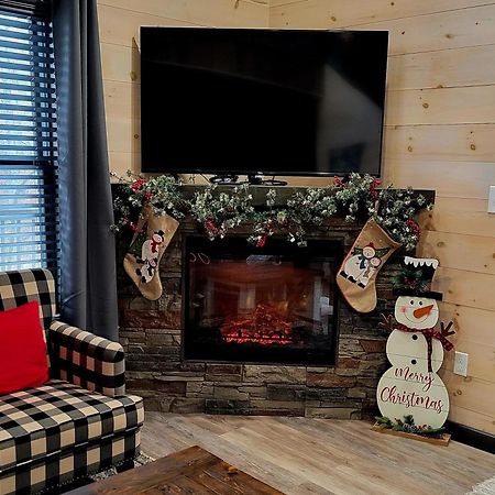 Lil Cabin In The Cove! Mtn Views, Theater, Hot Tub, Games, King Beds, Prime Location! Sevierville Exteriör bild