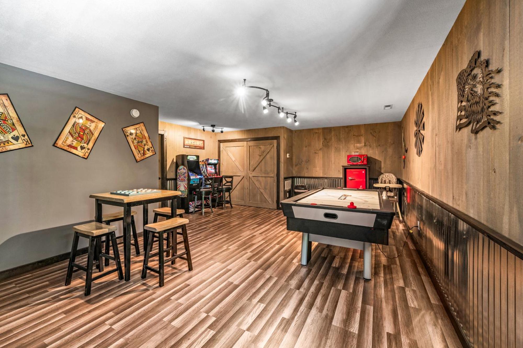Lil Cabin In The Cove! Mtn Views, Theater, Hot Tub, Games, King Beds, Prime Location! Sevierville Exteriör bild