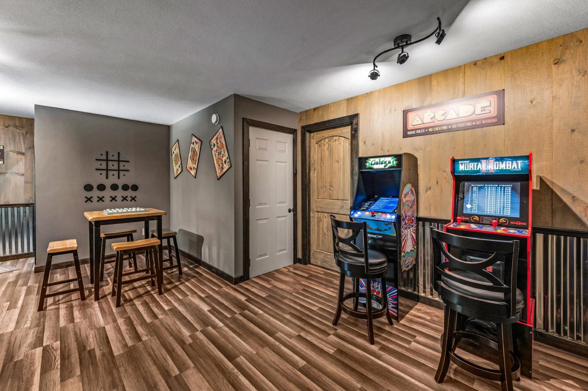 Lil Cabin In The Cove! Mtn Views, Theater, Hot Tub, Games, King Beds, Prime Location! Sevierville Exteriör bild